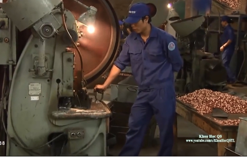 Việt Nam sản xuất đạn xuyên thép