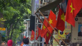 Đường phố Hà Nội rực đỏ màu cờ Tổ quốc chào mừng Quốc khánh