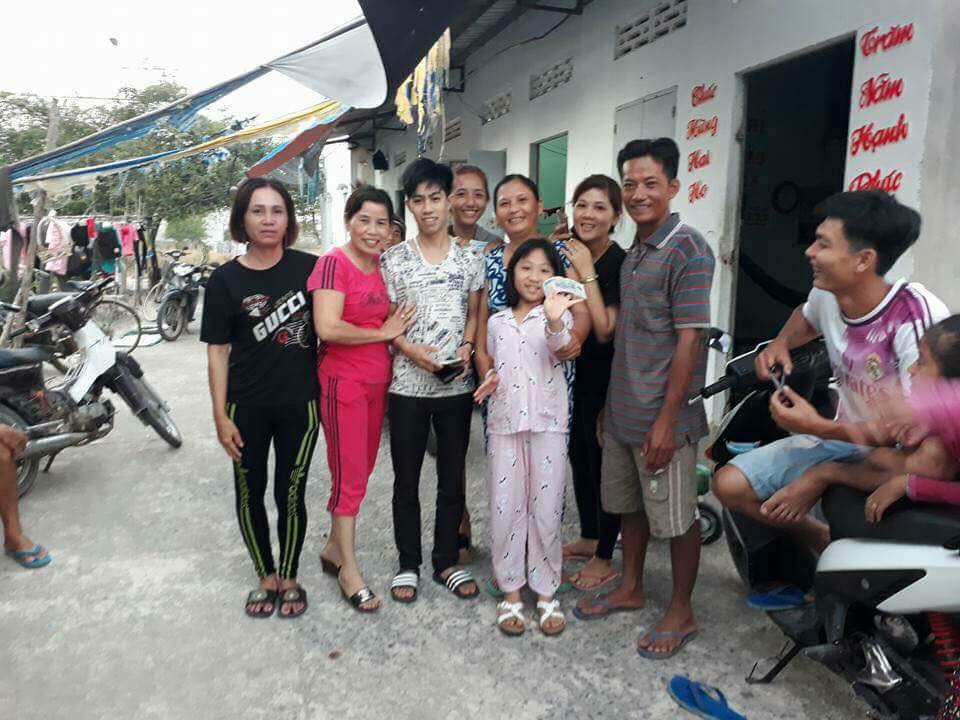 Trả lại tiền cho người đánh rơi về quê ăn Tết, ấm lòng nhân văn Việt