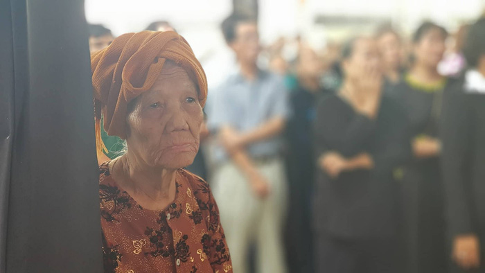 Hàng ngàn người tiễn cố Thủ tướng Phan Văn Khải về đất mẹ