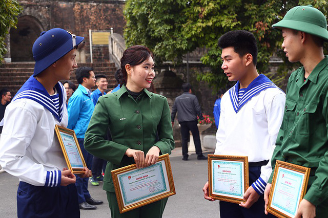 Tốt nghiệp Đại học, cô gái 9X Hà Nội viết đơn tình nguyện nhập ngũ