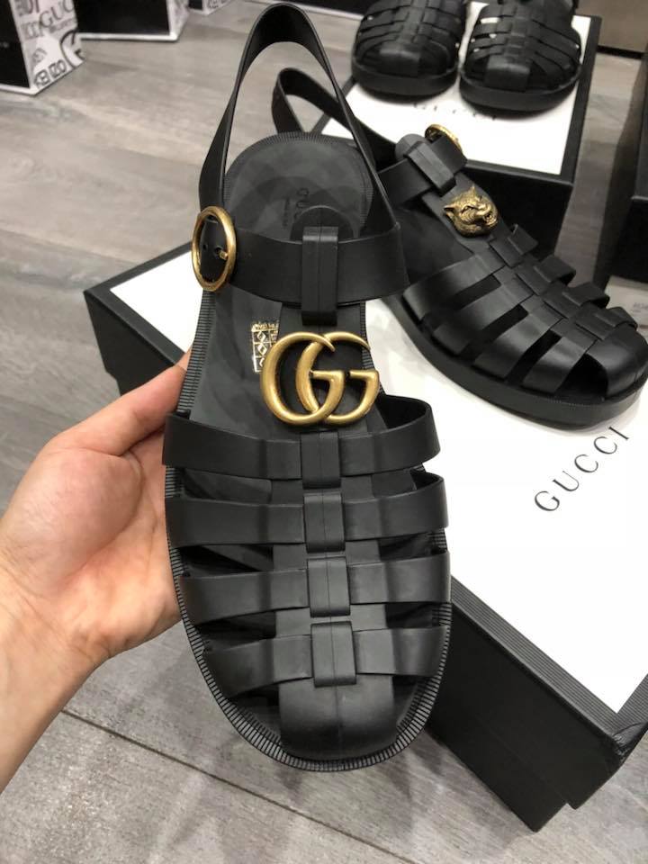 Xôn xao mẫu sandal Gucci mới 'giống hệt đôi dép rọ của Việt Nam'