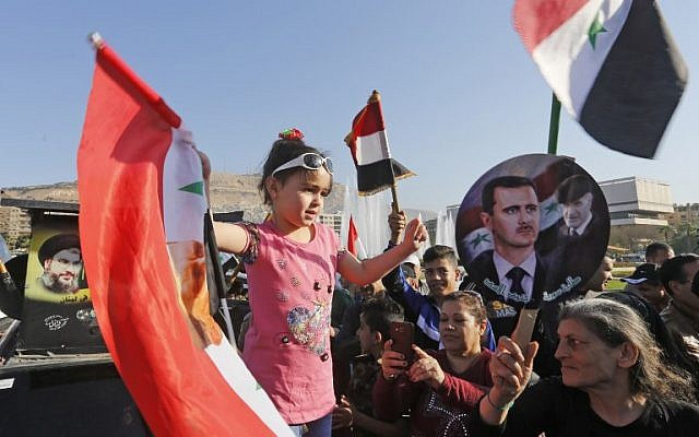 Người Syria xuống đường ăn mừng chiến thắng