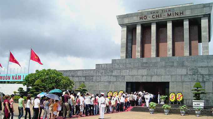 Hơn 92 nghìn lượt người vào Lăng viếng Bác nhân kỷ niệm 128 năm Ngày sinh Chủ tịch Hồ Chí Minh
