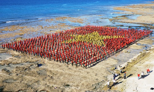 3.000 người xếp hình cờ Tổ quốc trên đảo Lý Sơn