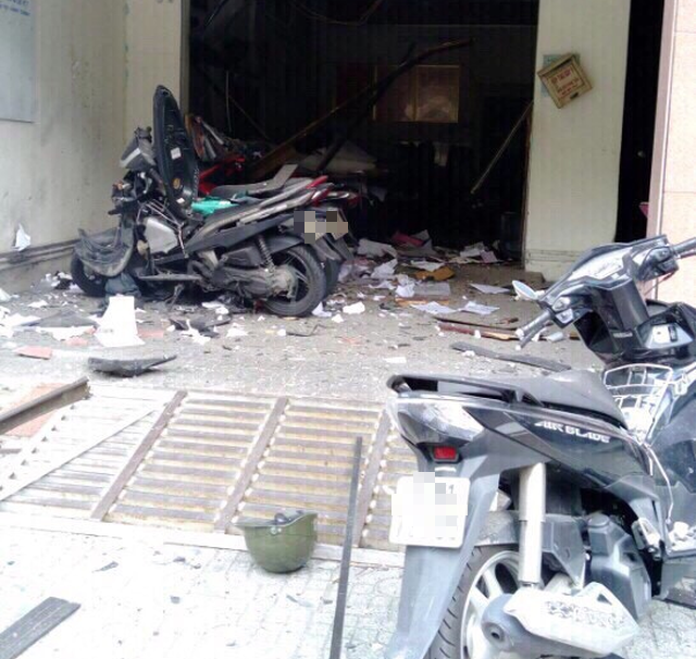 Trích camera 2 người nghi ném vật nổ vào Công an Phường 12, Quận Tân Bình