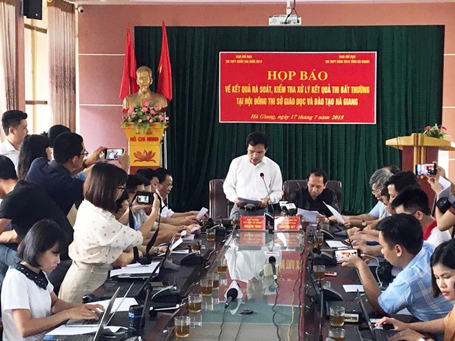 Phó phòng Sở Giáo dục Hà Giang nâng điểm cho 114 thí sinh ở mức... không tưởng!