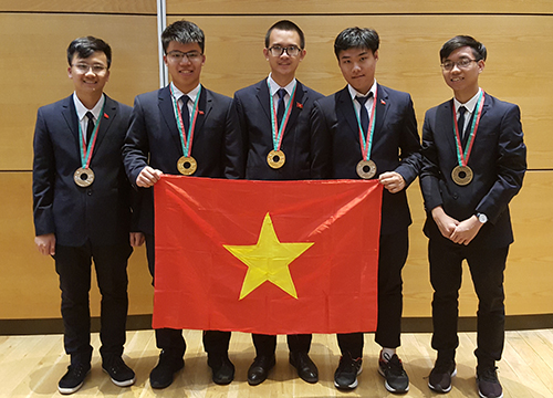 Việt Nam giành 2 huy chương vàng Olympic Vật lý quốc tế