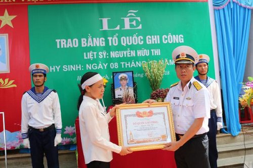 Lễ trao bằng Tổ Quốc ghi công liệt sỹ Hải quân Nguyễn Hữu Thi