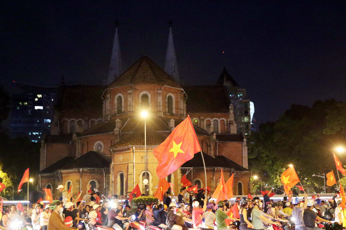 Mừng kỳ tích Olympic Việt Nam: Người hâm mộ cả nước không ngủ