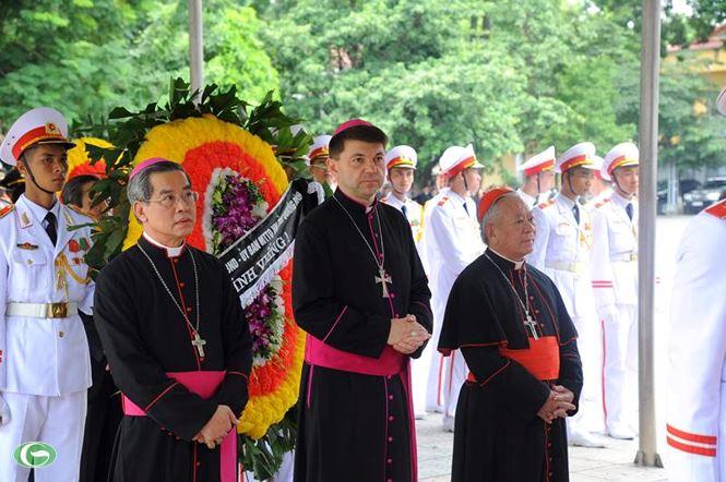 Đoàn đại diện Tòa Thánh và Hội đồng Giám mục Việt Nam viếng Chủ tịch nước Trần Đại Quang