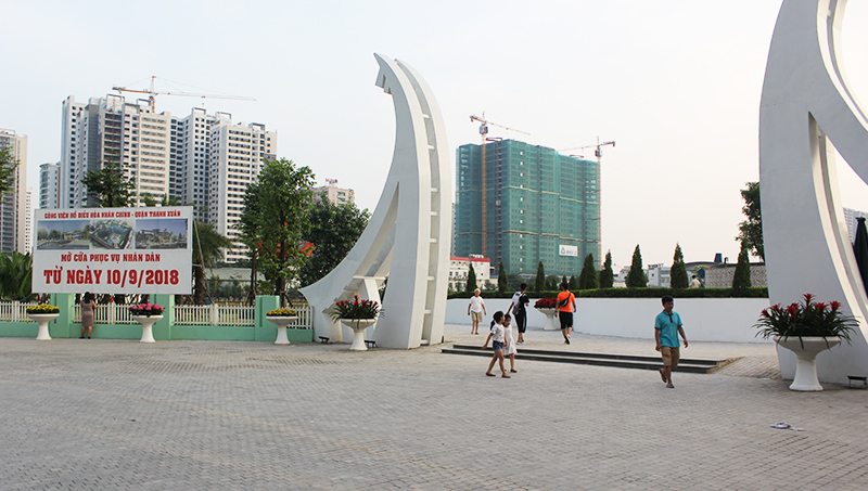 Toàn cảnh Công viên hồ điều hòa Nhân Chính, Thanh Xuân, Hà Nội