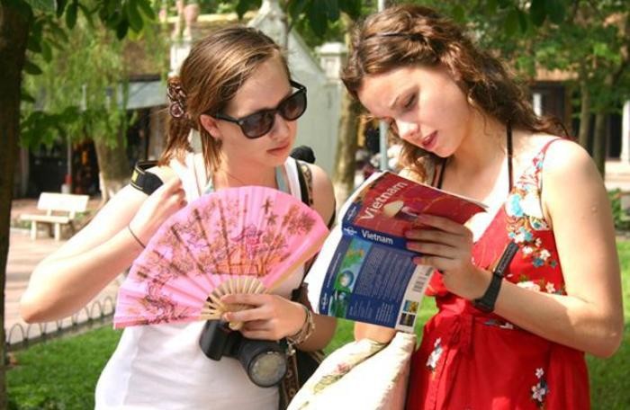 Việt Nam sẽ đón vị khách quốc tế thứ 15 triệu, doanh thu ngành đạt 620 ngàn tỷ