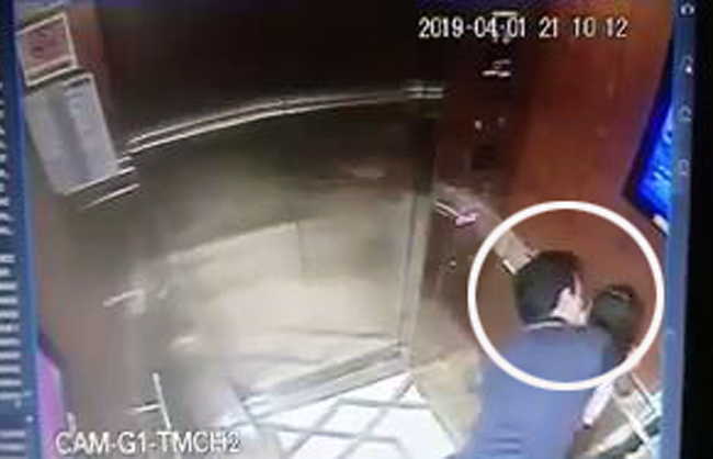 Công an làm việc với người đàn ông sàm sỡ bé gái trong thang máy ở TP Hồ Chí Minh