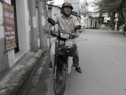 Vị cảnh sát giao thông tốt bụng, chạy xe ôm kiếm sống qua đời ở tuổi 62
