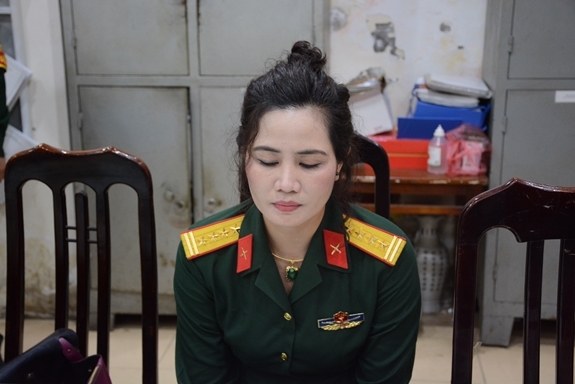 Bắt đối tượng nữ giả danh sĩ quan Quân đội