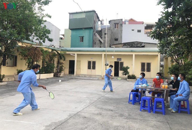 Cuộc sống vẫn “hồng” trong khu cách ly