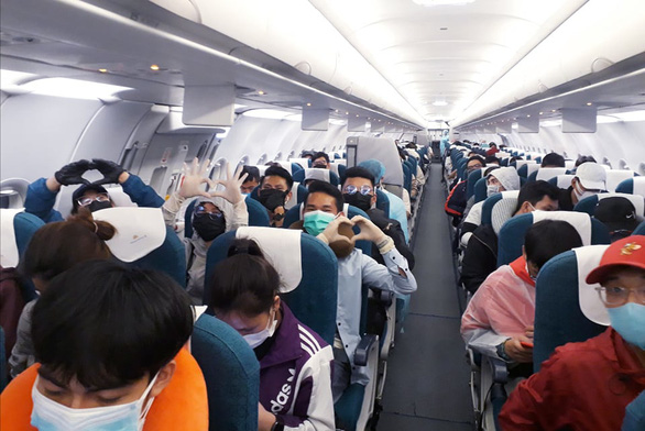 Chuyến bay Vietnam Airlines đưa gần 200 công dân 'mắc kẹt' rời khỏi Philippines