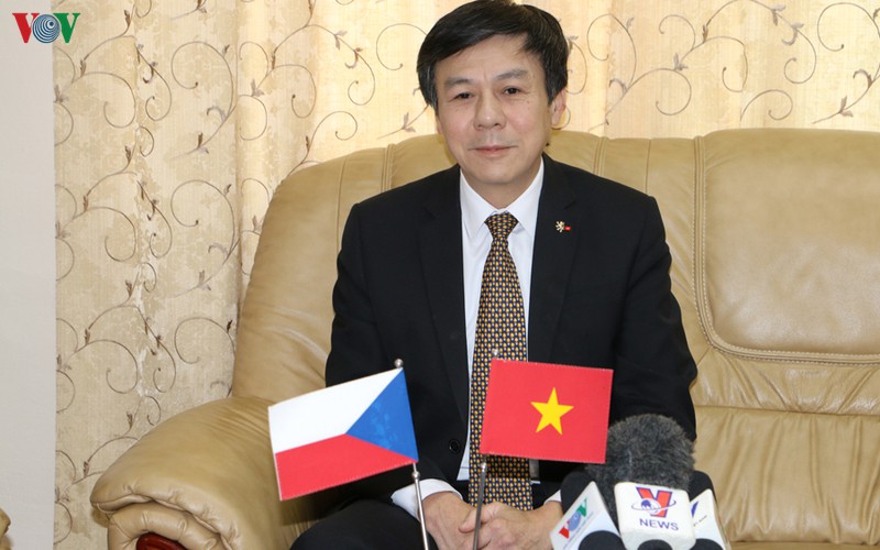 Thủ tướng Czech khen ngợi cộng đồng người Việt trong việc chung tay chống Covid-19