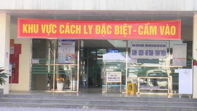 NÓNG: Phát hiện thêm 23 trường hợp dương tính với COVID-19 cùng một chuyến bay về nước