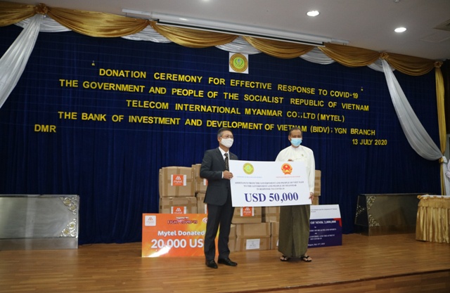 Việt Nam trao 50.000 USD ủng hộ Myanmar chống dịch Covid-19