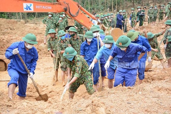 Đến 17 giờ chiều nay (15-10) đã tìm thấy 9 thi thể tại Tiểu khu 67