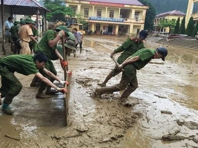 Lũ lụt lịch sử ở miền Trung: các nhà 