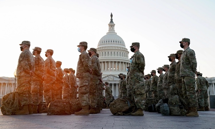 Đồi Capitol hóa khu quân sự ngày xem xét bãi nhiệm Trump