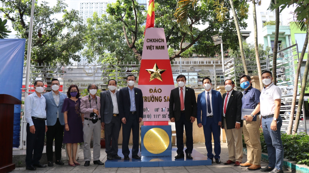 Khánh thành mô hình cột mốc chủ quyền biển đảo