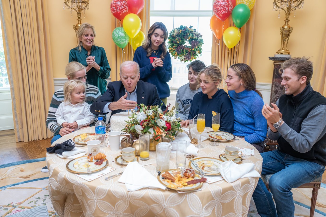 Tổng thống Biden đón tuổi 80
