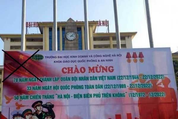 Đình chỉ 2 cán bộ vụ trường đại học treo áp phích in cờ Trung Quốc