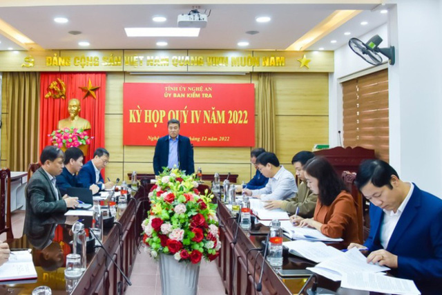 Đề nghị xem xét, thi hành kỷ luật Bí thư Huyện ủy, Chủ tịch HĐND huyện Kỳ Sơn, tỉnh Nghệ An