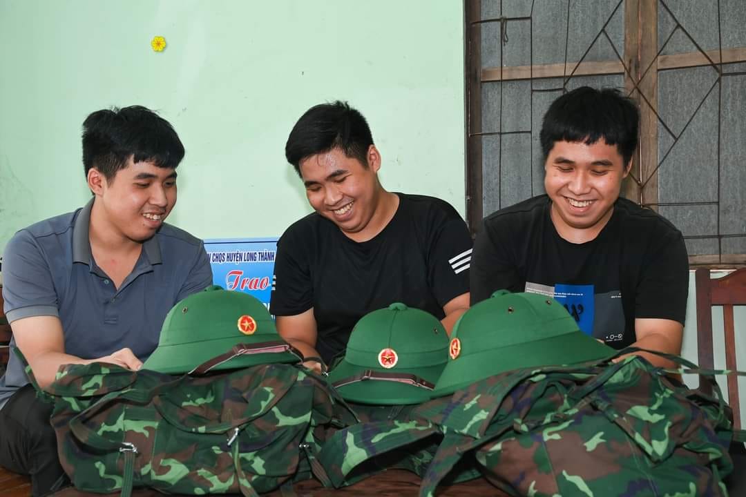 3 anh em (sinh 3) cùng tình nguyện nhập ngũ năm 2023