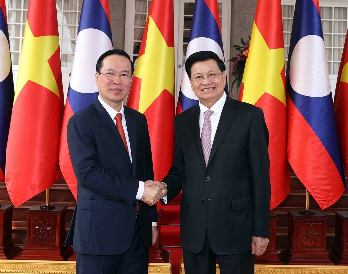 Việt Nam tặng Lào món quà một triệu USD