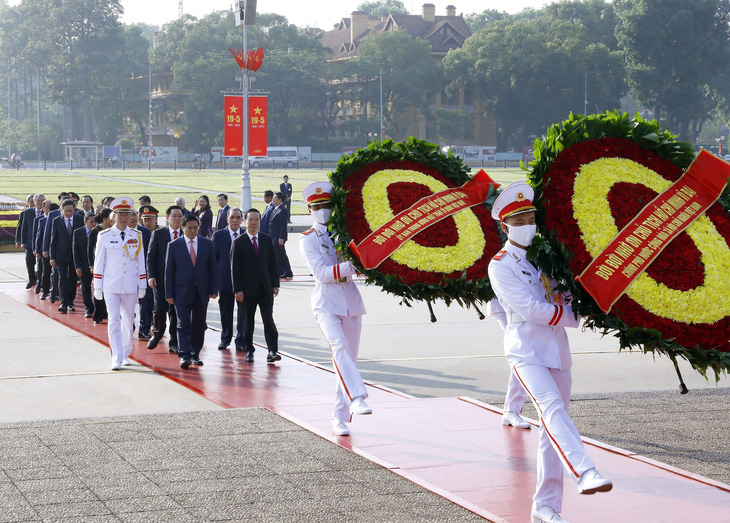 Lãnh đạo Đảng, Nhà nước vào lăng viếng Bác