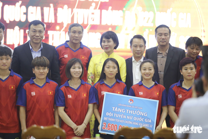 Đội tuyển nữ Việt Nam nhận hơn 5 tỉ đồng tiền thưởng SEA Games