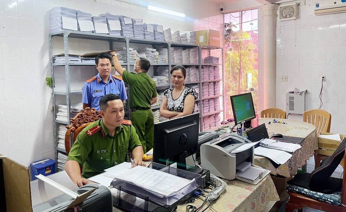 Bộ Công an: Có người cụt 2 tay vẫn được chứng nhận để cấp bằng lái xe