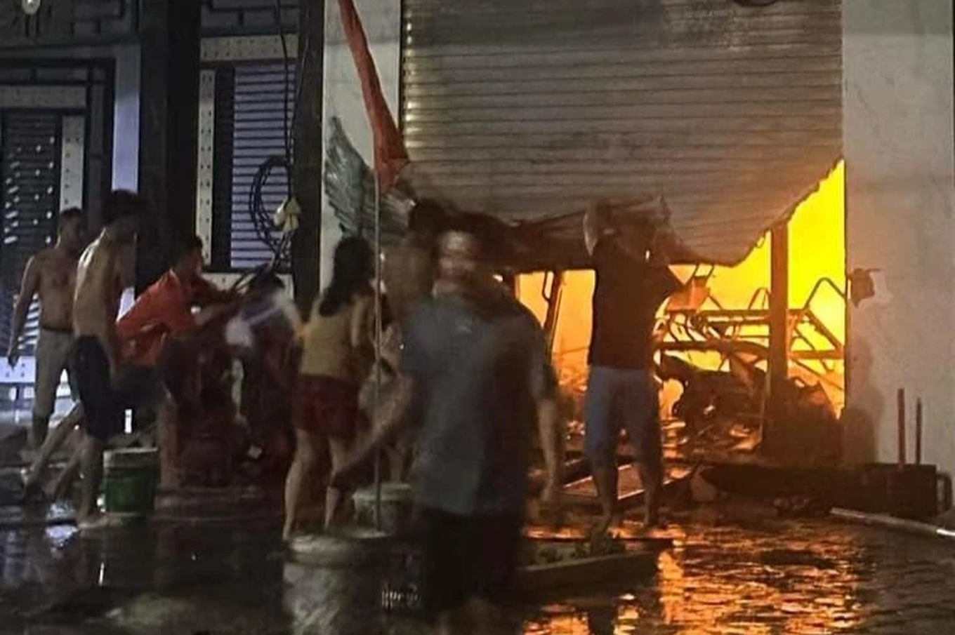 Xe điện bốc cháy khi đang sạc, 2 bà cháu thiệt mạng