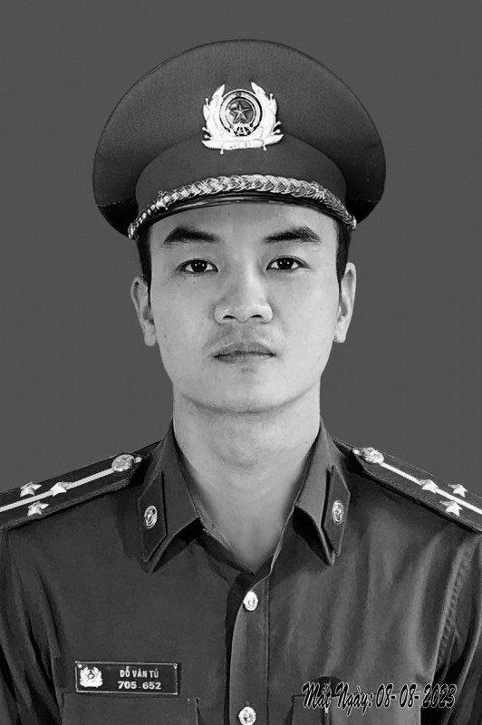 Truy thăng cấp bậc hàm cán bộ Công an thị trấn hy sinh trong khi làm nhiệm vụ