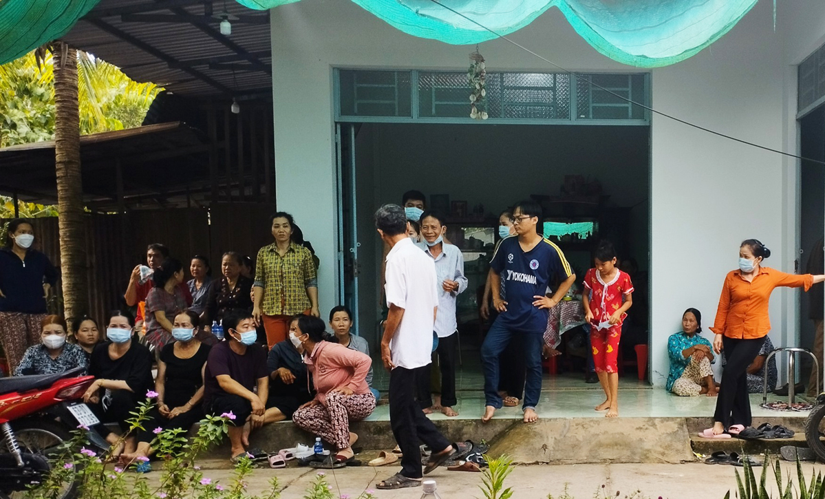 Cháu nội 14 tuổi bỏ bả chó vào hộp sữa khiến cha và bà nội tử vong