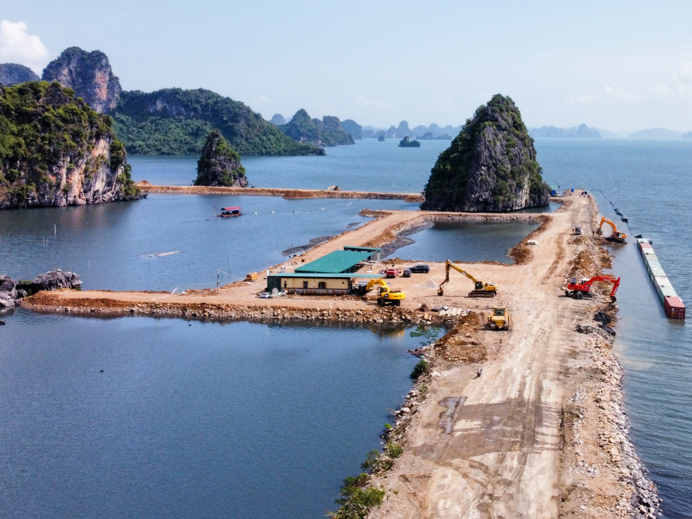 Xem xét lại quá trình phê duyệt báo cáo tác động môi trường của dự án lấn vịnh Hạ Long