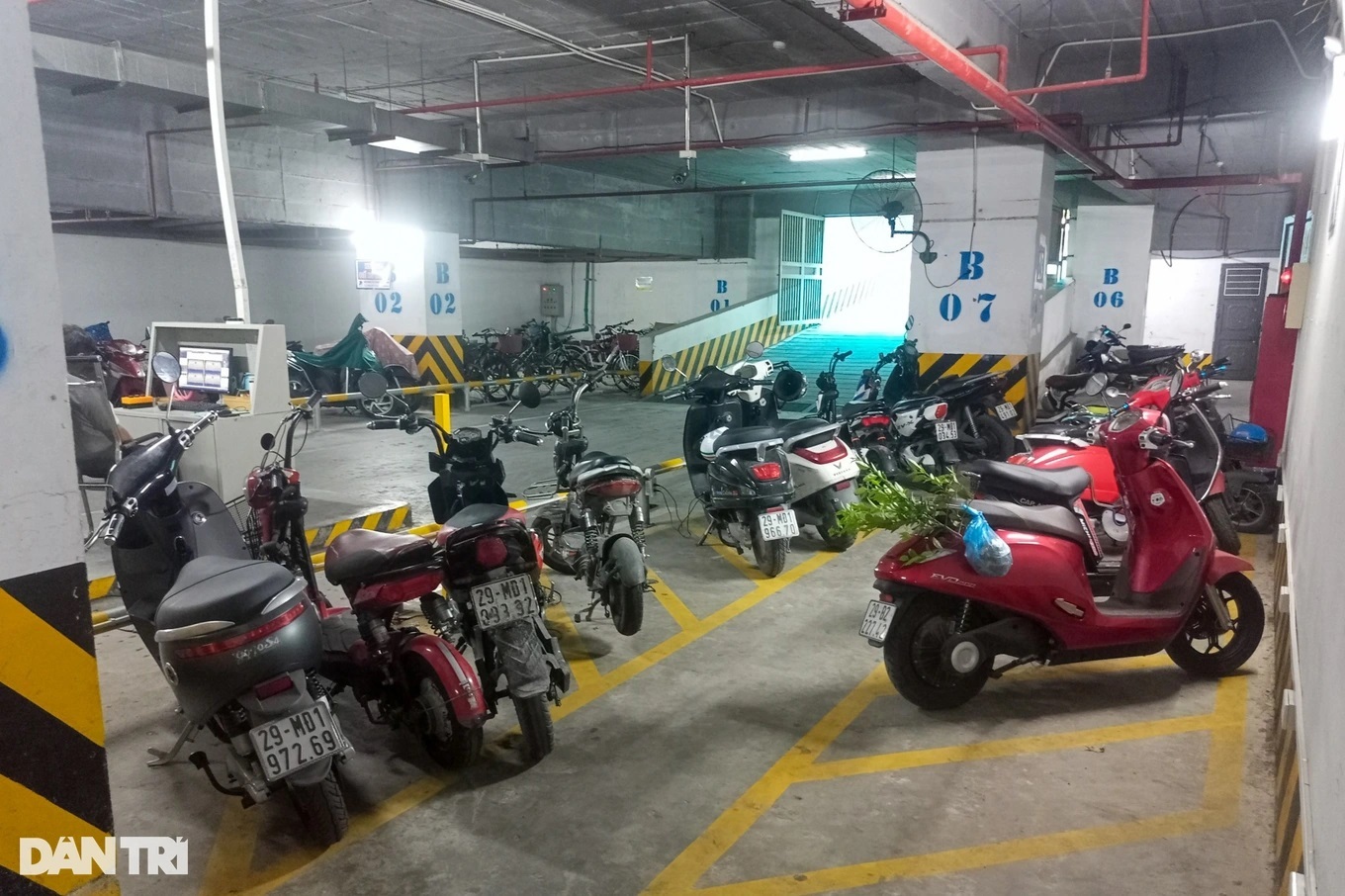 Hà Nội cấm sạc xe điện qua đêm ở chung cư mini