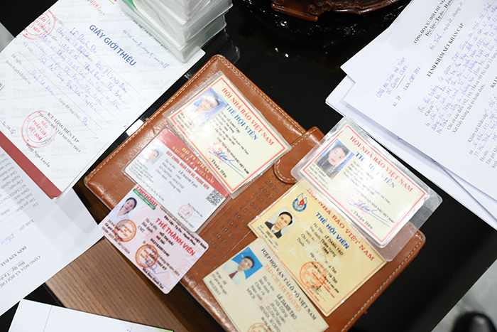 Lợi dụng danh nghĩa báo chí 