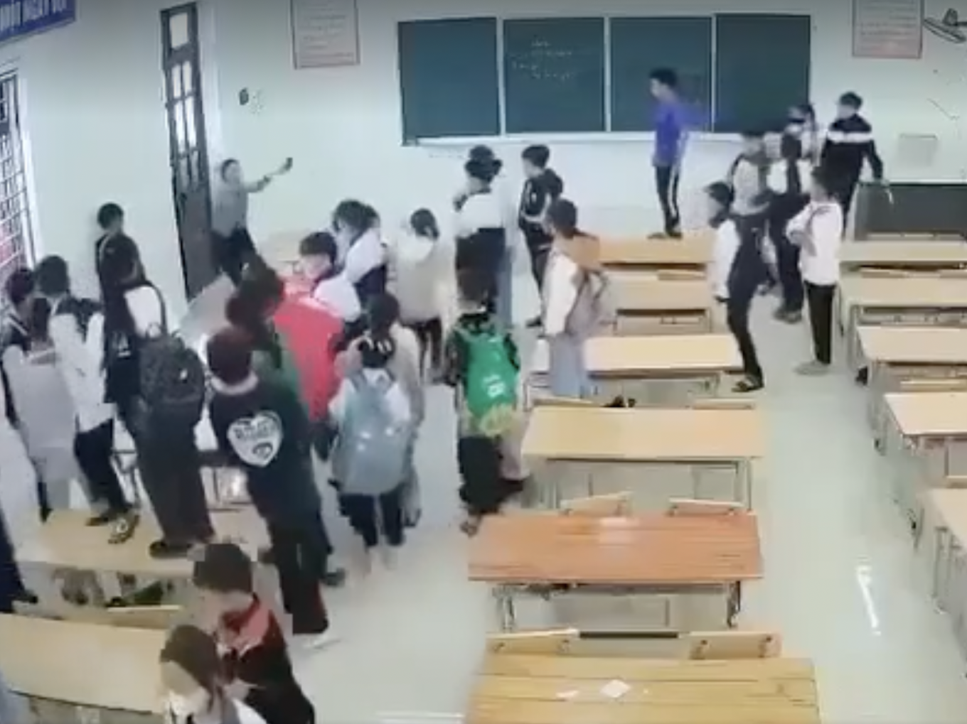 Thứ trưởng Giáo dục: Học sinh nhốt cô giáo là 'không thể chấp nhận được'