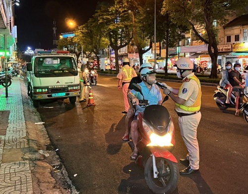 Xung quanh vụ việc “dùng xăng tự đốt người” ở huyện Nhà Bè, TP Hồ Chí Minh