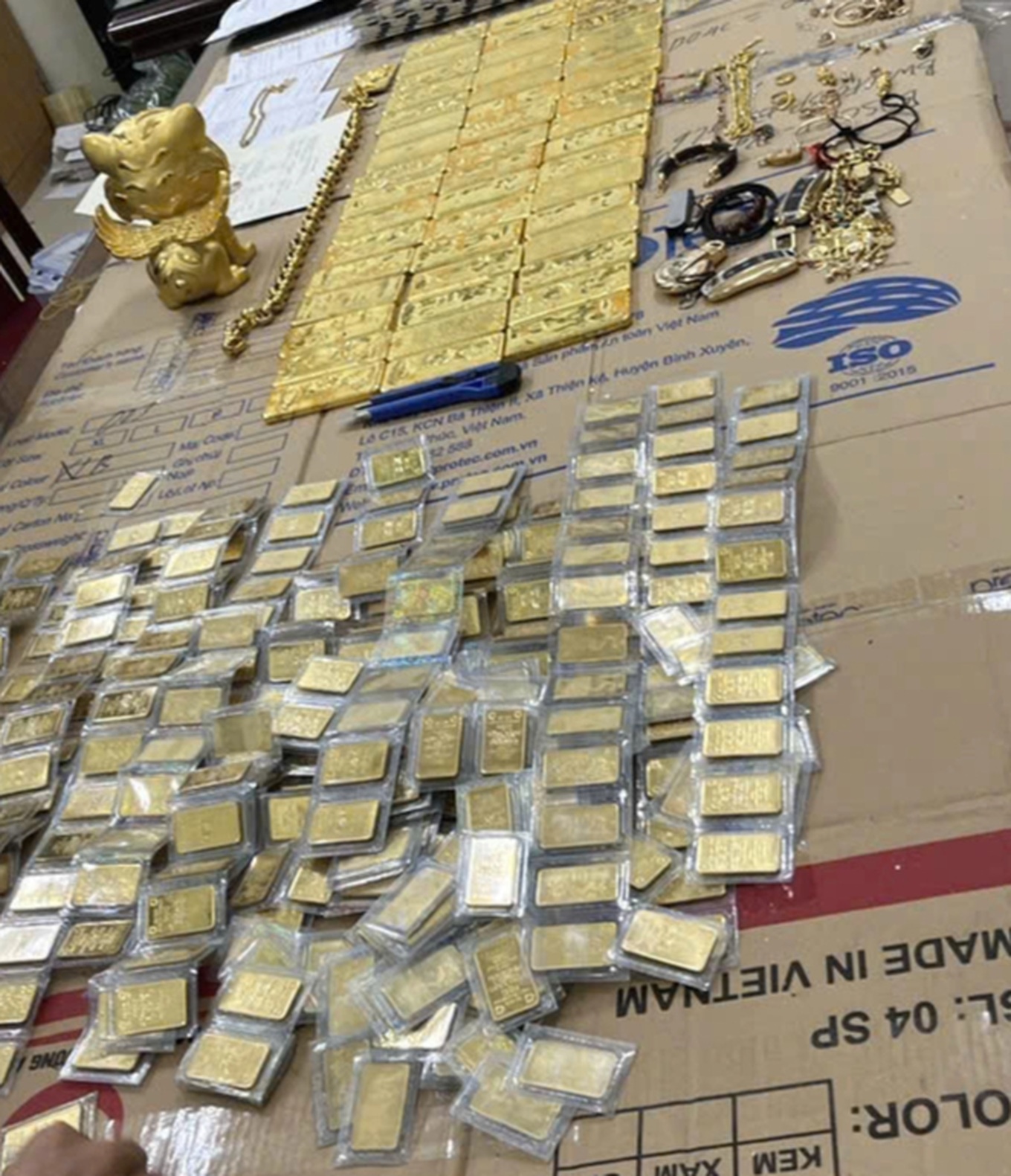890 miếng vàng SJC, 246kg vàng nguyên khối bị thu giữ trong vụ Mr Pips