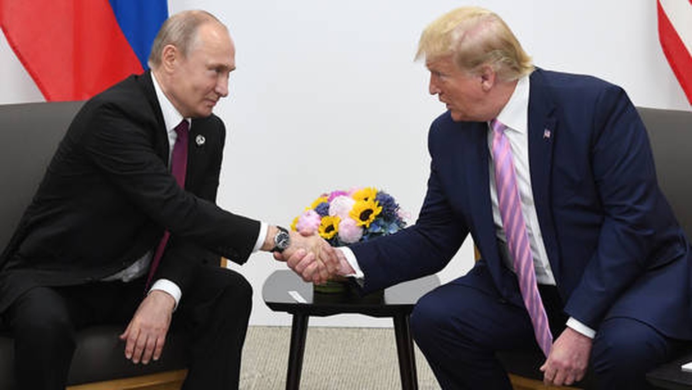 Tổng thống Trump, Putin điện đàm về chấm dứt xung đột Ukraine