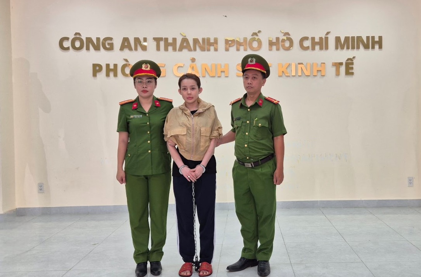 Ngân 98 bị khởi tố, bắt tạm giam